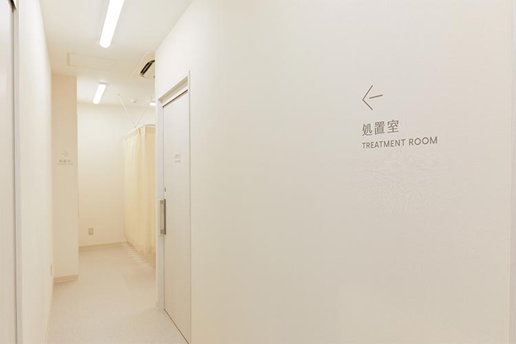 診察室～処置室への通路